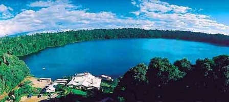 Lake Barrine overview.