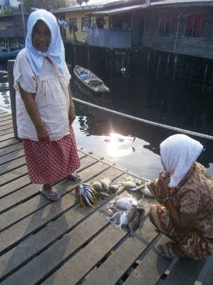 Taking fish to market in Semporna.