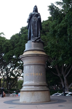 Queen Victoria statue in Queen's Square.