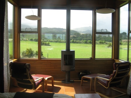 Hapuku Lodge Treehouse interior and view