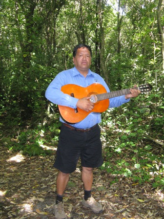 Maurice Manawatu sings a welcome at beginning Maori Tours Kaikoura