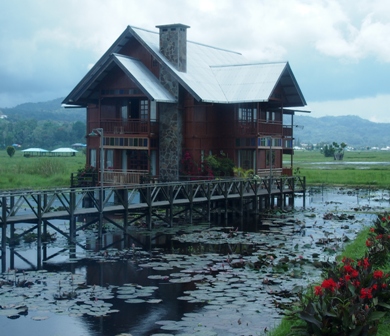 Lake Tonando house